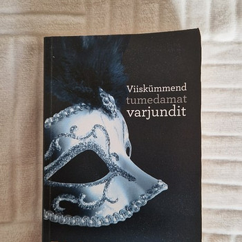 Книга Пятьдесят оттенков темнее