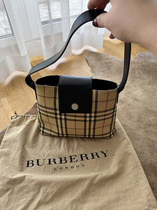 Оригинальная сумка Burberry (1 фото из 2)