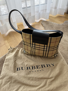 Оригинальная сумка Burberry (2 фото из 2)