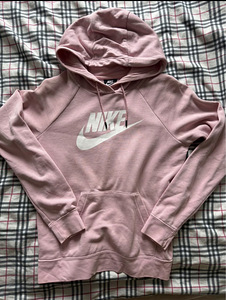 Продам женскую кофту nike (1 фото из 1)