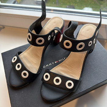 Müüa Tommy Hilfiger kingad