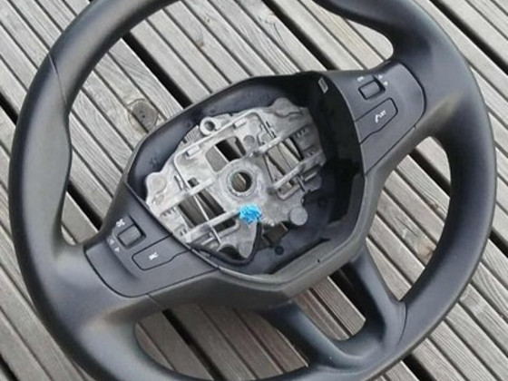 Руль Peugeot, как новый, подходит для модели 208