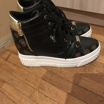 Кроссовки на высокой подошве Guess, размер 40