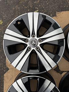 17" оригинальные диски Mercedes-Benz разного типа 5x112 (W206) (4 фото из 10)