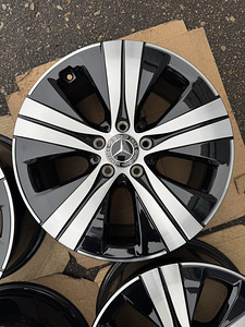 17" оригинальные диски Mercedes-Benz разного типа 5x112 (W206) (5 фото из 10)