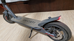 Електро самокат DUCATI (2 фото из 4)