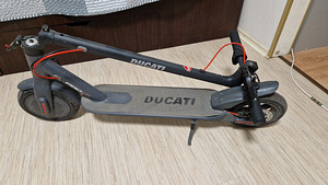 Електро самокат DUCATI (3 фото из 4)