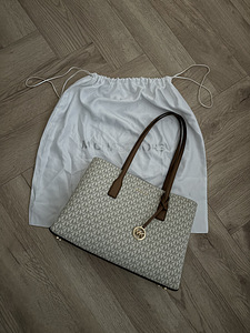 Michael Kors kott (1 foto / 3)