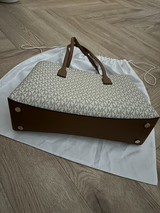 Michael Kors kott (2 foto / 3)
