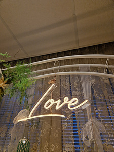 LED надпись LOVE (1 фото из 1)