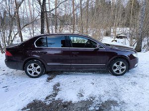 Skoda Superb (2 фото из 10)