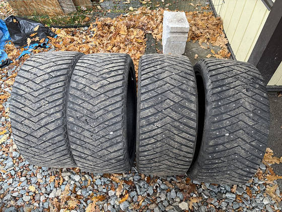275/40/20 зимние шины Goodyear