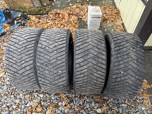 275/40/20 Goodyear naastrehvid (1 foto / 2)