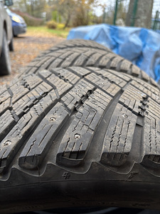275/40/20 Goodyear naastrehvid (2 foto / 2)