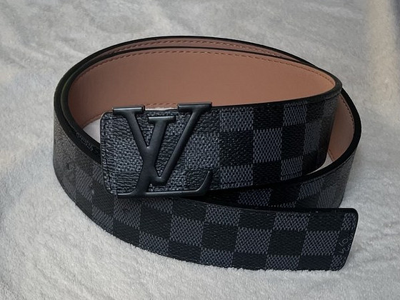 LV Must Vöö