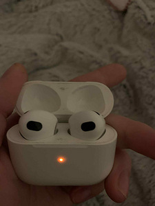 Apple Airpods 3 (4 фото из 4)