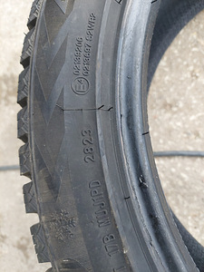 245/45/R19 Naastrehvid (3 foto / 4)