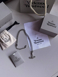 Колье Vivienne Westwood (4 фото из 4)