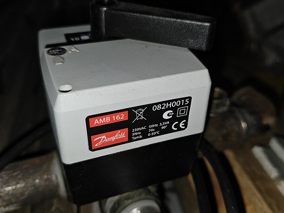 Электропривод Danfoss AMB 162 с трехходовым поворотным клапаном