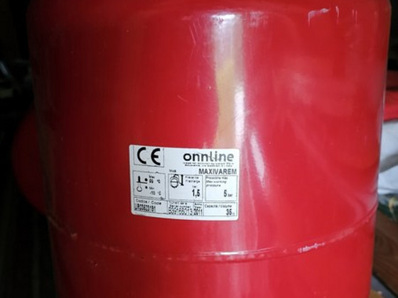 Расширительный бак для бытовой воды 36L, Varem