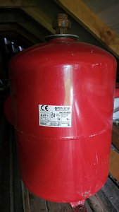 Расширительный бак для бытовой воды 36L, Varem (1 фото из 2)