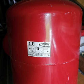 Расширительный бак для бытовой воды 36L, Varem
