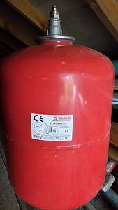 Расширительный бак для бытовой воды 36L, Varem (2 фото из 2)