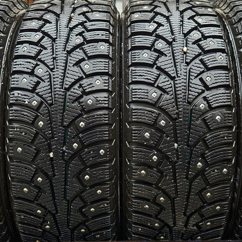R15 шипованные шины Nokian 185/60/15 - 9мм - 100% шипы
