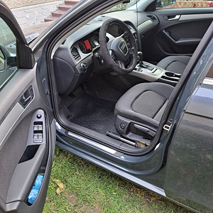 AUDI A4 B8 2008. 105 л.с. (2 фото из 14)
