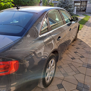 AUDI A4 B8 2008. 105 л.с. (6 фото из 14)