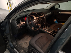AUDI A4 B8 2008. 105 л.с. (12 фото из 14)