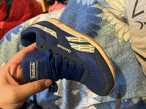 Кроссовки Adidas (3 фото из 3)
