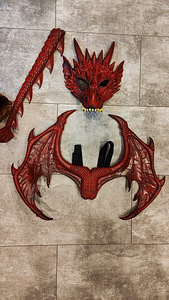 Draakoni komplekt: mask, tiivad, saba (1 foto / 1)