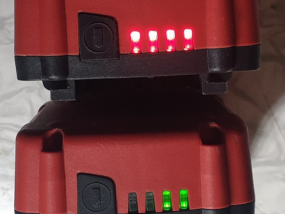 METABO AKU 14,4 V 2 TK. ILUSTI TÖÖTAVAD +LAADIJA