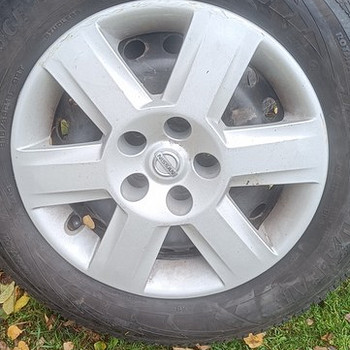 215/65 16 Nissan veljed rehvidega