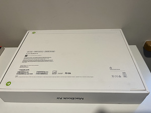 MacBook Air 13" (2 foto / 7)