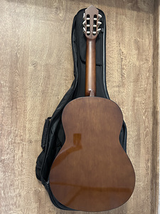 Гитара Yamaha C40 + Чехол (2 фото из 7)
