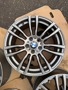 19" оригинальные диски BMW стиль 403M 5x120 (2 фото из 9)