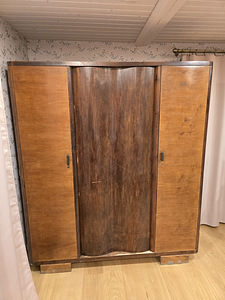 Vanaaegne riidekapp (1 фото из 3)