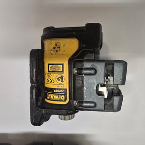 Nivelir DeWalt DW089K + Kohver Katki Klaas (3 foto / 10)