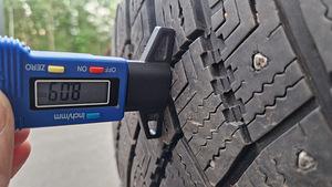 R17 Goodyear 215/65/17 - 8mm - 95% naelad (2 foto / 2)