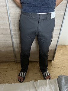 Новые брюки Calvin Klein. Размер 32/32 (2 фото из 3)
