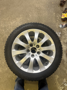 4 диска BMW R17 + шипованная резина Nokian 225/50 R17 (1 фото из 8)