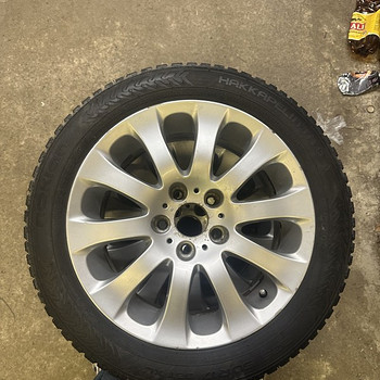 4 BMW R17 velge + naastrehvid Nokian 225/50 R17