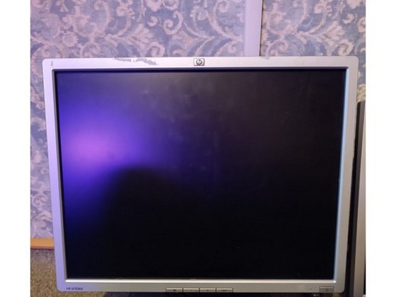 HP monitor. Samsung monitor. Samsung DVD.