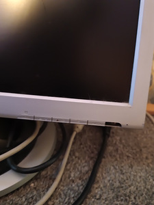 Монитор HP. Монитор Samsung. DVD Samsung. (3 фото из 5)