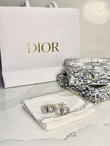 Серьги Dior (2 фото из 4)