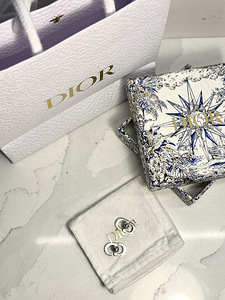 Серьги Dior (4 фото из 4)