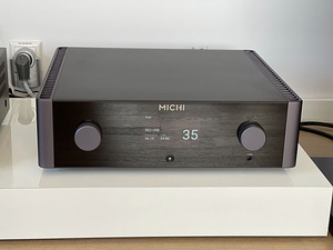 Предусилитель Michi P5 (5 фото из 5)