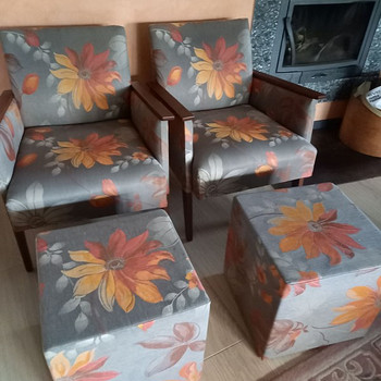 Ретро кресла с двумя пуфами